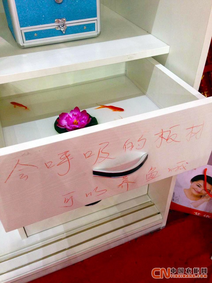 艾依格衣柜懷化店4.11活動大捷，能養(yǎng)魚能畫畫的家具震撼全場！